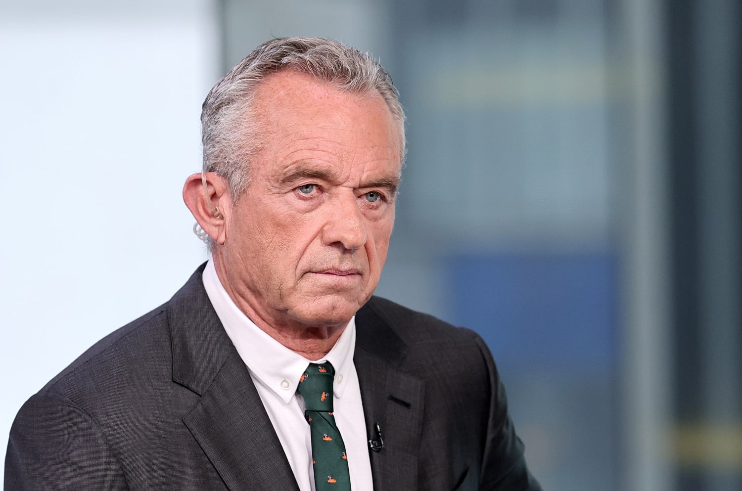 découvrez comment des médecins s'opposent aux propos et aux positions de robert f. kennedy jr. sur la santé publique et les vaccins, en examinant les implications de cette controverse sur la science et la médecine moderne.