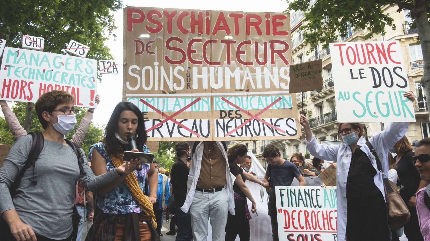 découvrez l'ampleur de la crise de la santé mentale en france, ses causes, ses conséquences et les solutions mises en place pour soutenir les personnes touchées. informez-vous sur les enjeux actuels et les initiatives visant à améliorer le bien-être mental dans la société française.