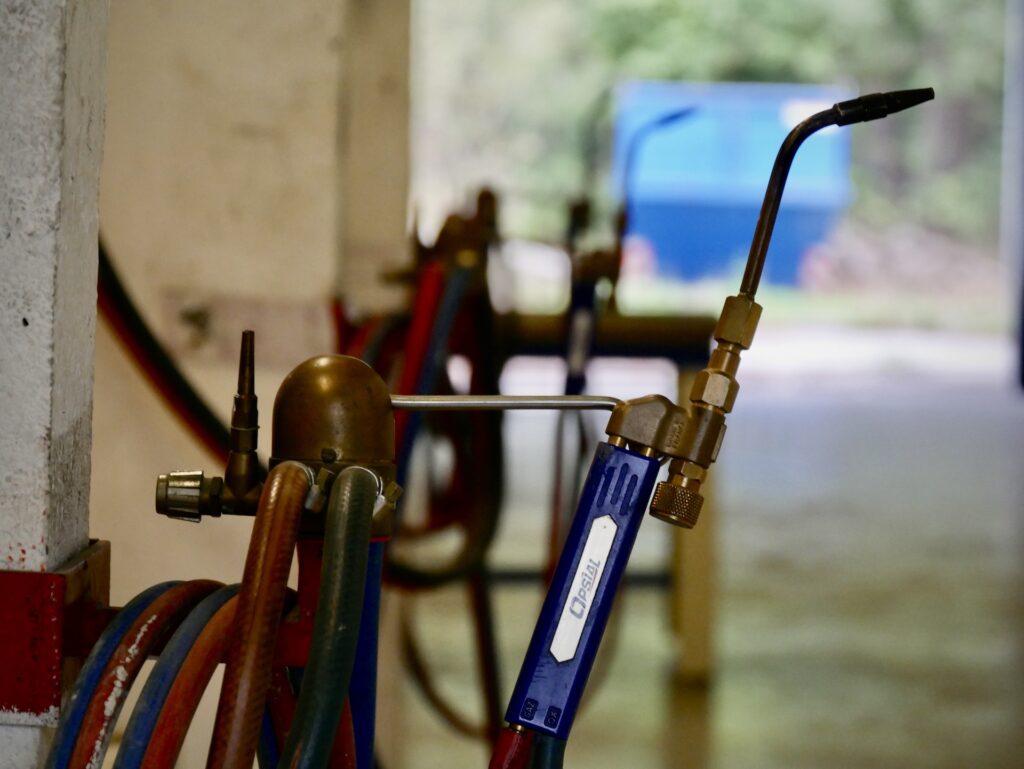 découvrez nos services d'installation sanitaire en haute-loire, spécialisés dans la mise en place de systèmes d'eau, de chauffage et d'assainissement. profitez d'une expertise locale pour des travaux de qualité qui répondent à vos besoins.