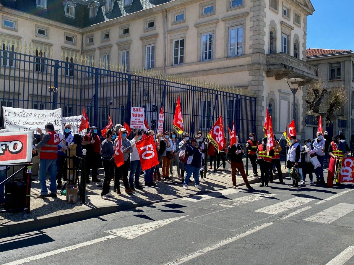 découvrez nos services d'installation sanitaire en haute-loire, comprenant la plomberie, l'aménagement de salles de bains et les solutions de chauffage. profitez de notre expertise pour créer un espace confortable et fonctionnel, adapté à vos besoins.