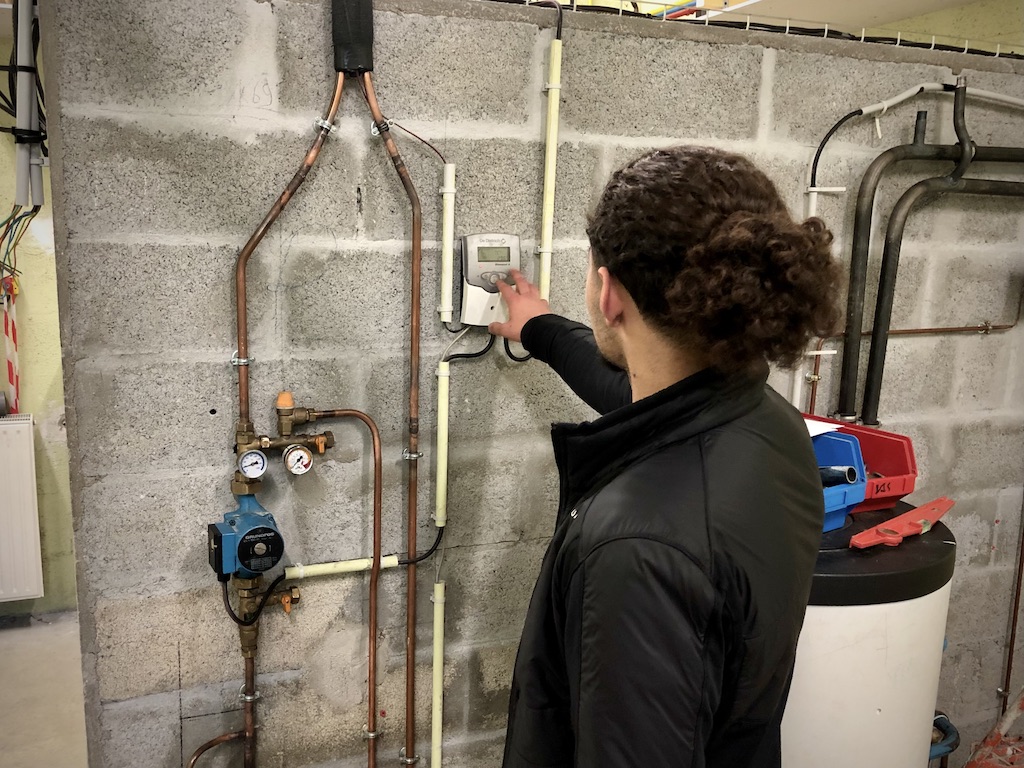 découvrez nos services d'installation sanitaire en haute-loire, spécialisés dans la création de salles de bains modernes et fonctionnelles. profitez d'un travail de qualité, d'une expertise locale et de conseils personnalisés pour tous vos besoins en plomberie.