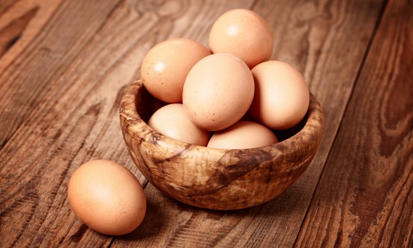 découvrez les nombreux bienfaits des œufs pour la santé ! riche en protéines, vitamines et minéraux, cet aliment essentiel contribue à une alimentation équilibrée. apprenez comment les œufs peuvent renforcer votre système immunitaire, améliorer votre santé cardiovasculaire et favoriser la satiété.