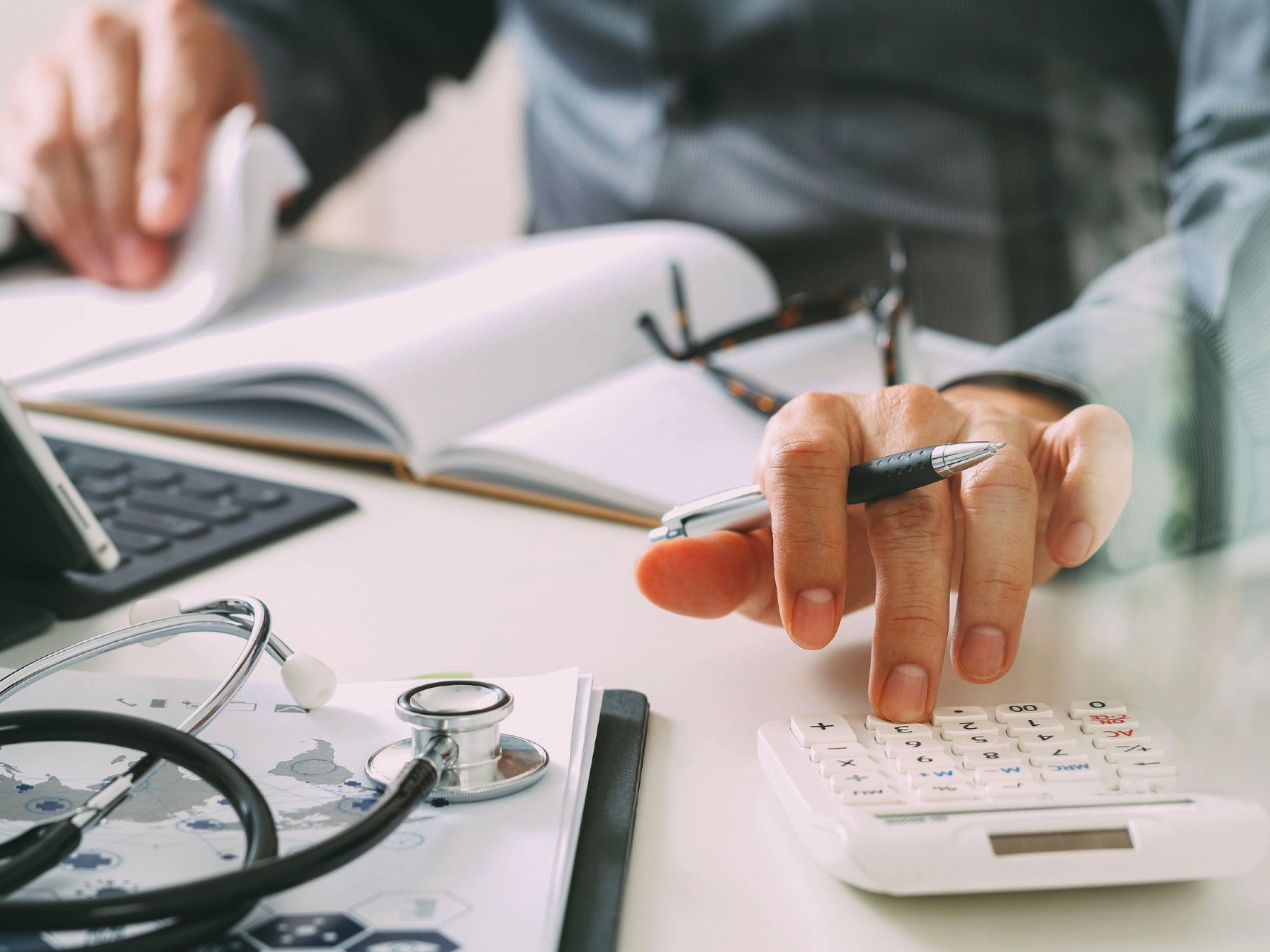 découvrez tout ce qu'il faut savoir sur le coût des soins de santé en france. analyse des dépenses, des tarifs médiaux, et des solutions pour mieux gérer vos frais de santé.