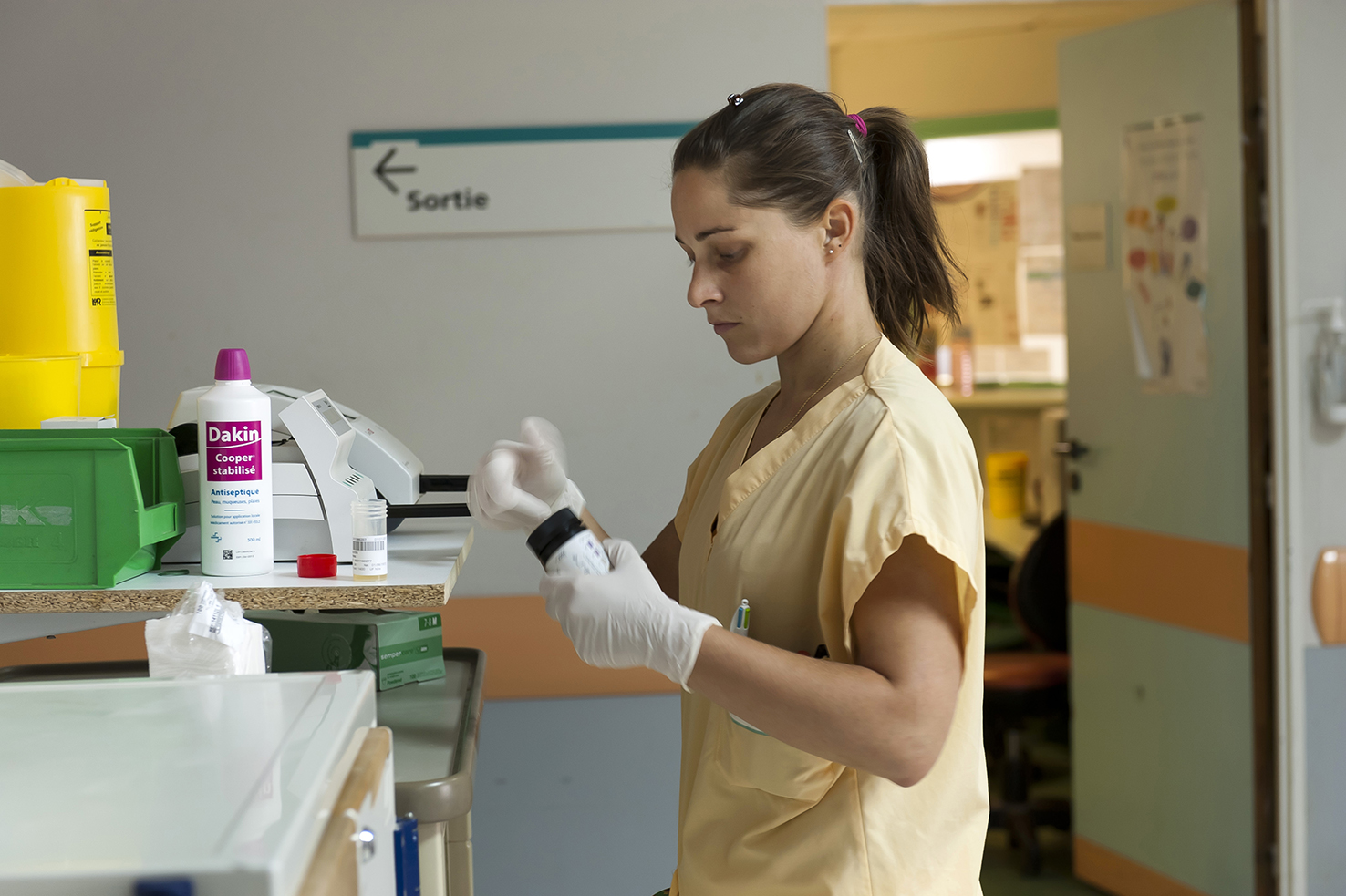 découvrez le rôle essentiel des infirmiers dans les hôpitaux locaux, leur engagement envers les patients et l'importance de leur formation et de leur expertise dans le secteur de la santé.