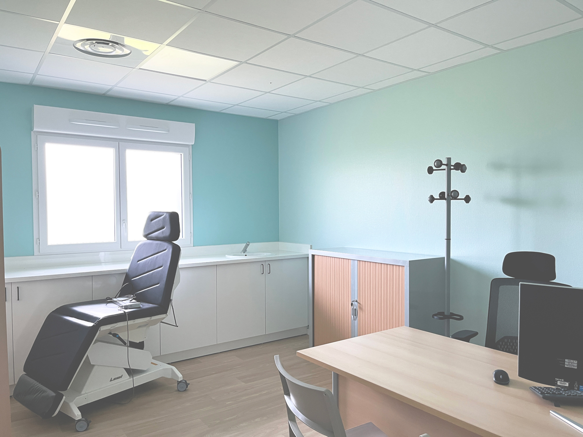 découvrez notre nouveau centre de santé, offrant des soins de qualité, des services médicaux variés et un environnement accueillant pour toute la famille. ouverture prochaine, rejoignez-nous pour votre bien-être!