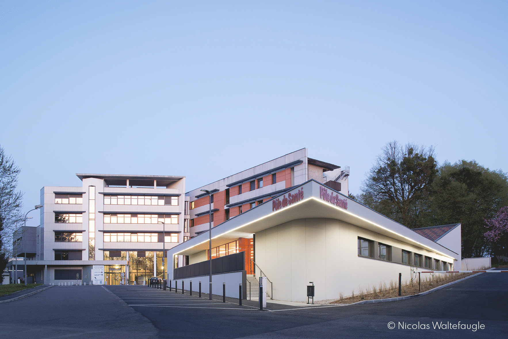 découvrez le centre de santé de lure, dédié à la préservation de votre santé et au bien-être de la communauté. profitez de soins de qualité, d'une équipe professionnelle attentive et de services adaptés à tous vos besoins. votre santé, notre priorité!