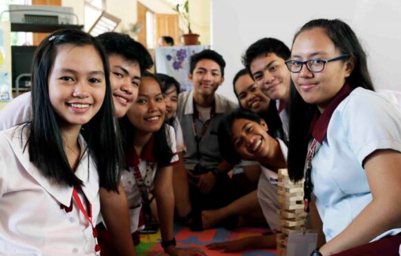 découvrez comment la santé mentale évolue à travers les générations, en explorant les défis uniques rencontrés par chaque tranche d'âge et les solutions adaptées pour favoriser le bien-être psychologique de tous.