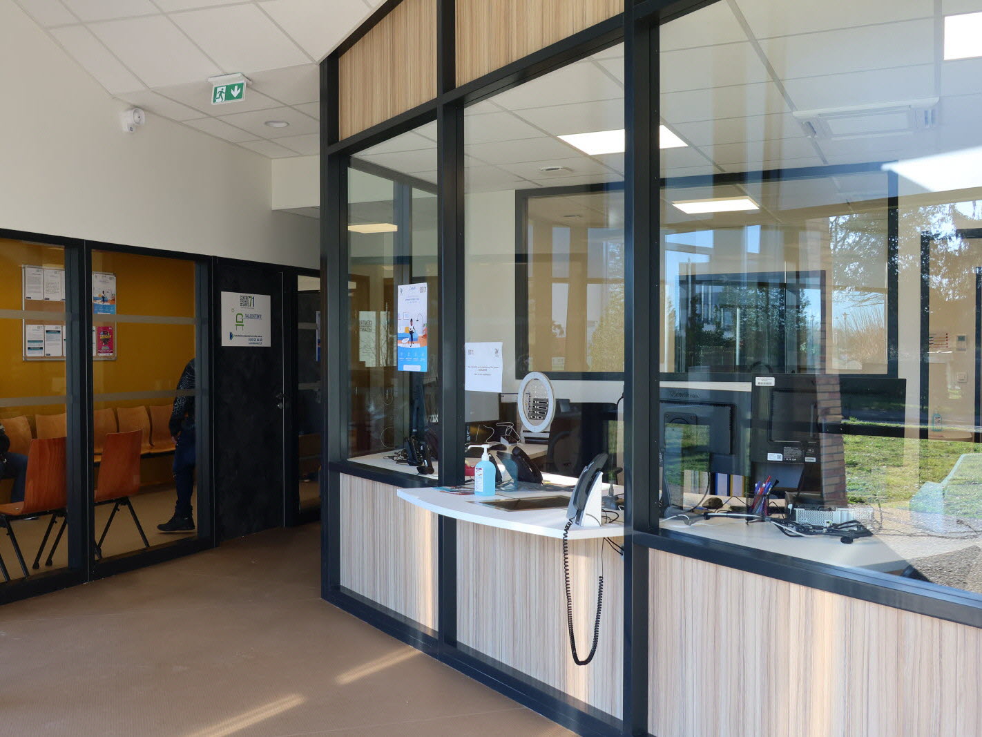 découvrez notre centre de santé high-tech, où l'innovation se met au service de votre bien-être. profitez d'équipements médicaux avancés et d'une équipe de professionnels dédiés pour des soins personnalisés et de qualité.