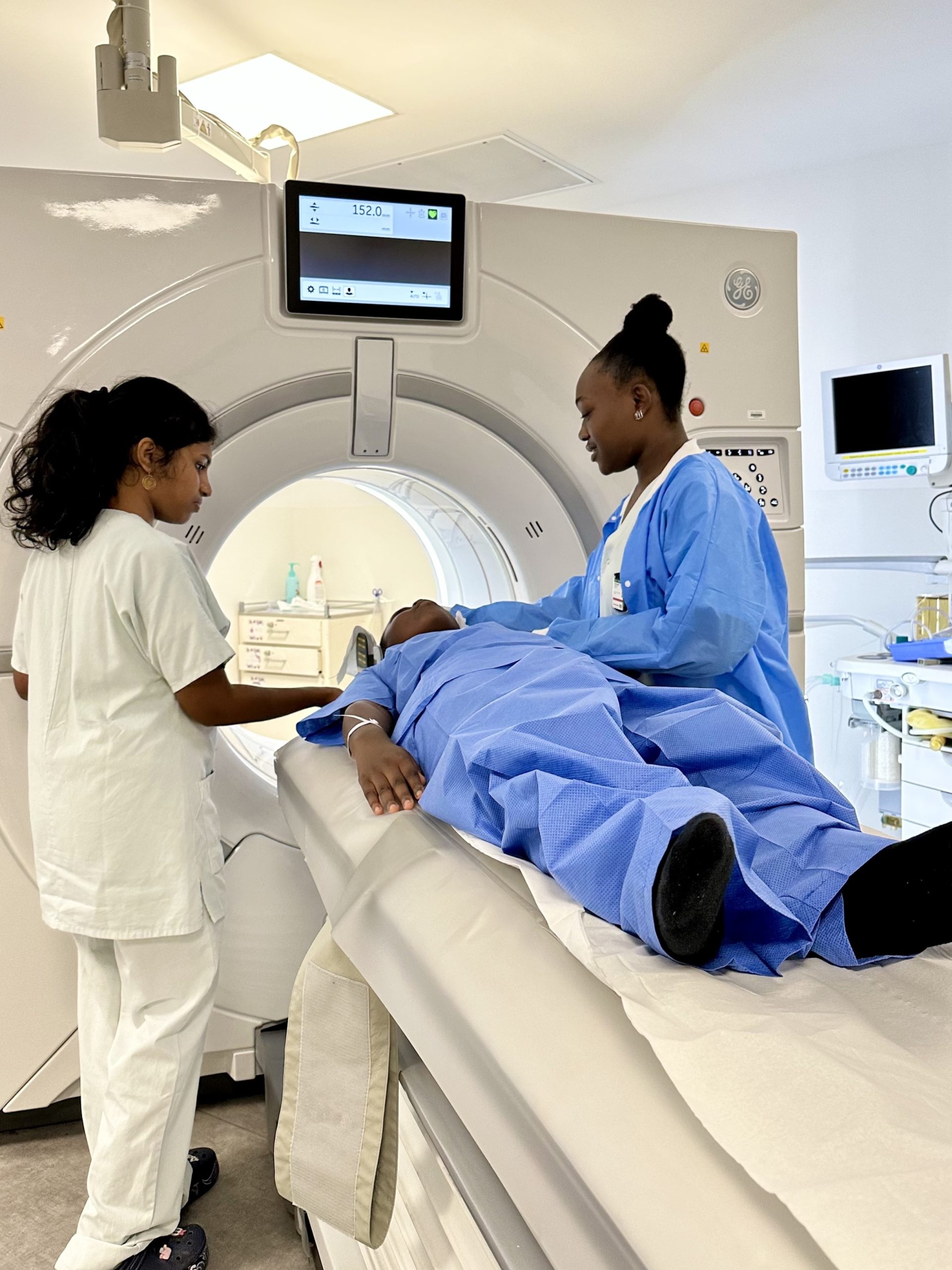 découvrez les services de scanning dans les hôpitaux de la manche, offrant des diagnostics précis et des technologies de pointe pour votre santé. prenez rendez-vous dès aujourd'hui pour un examen médical fiable.